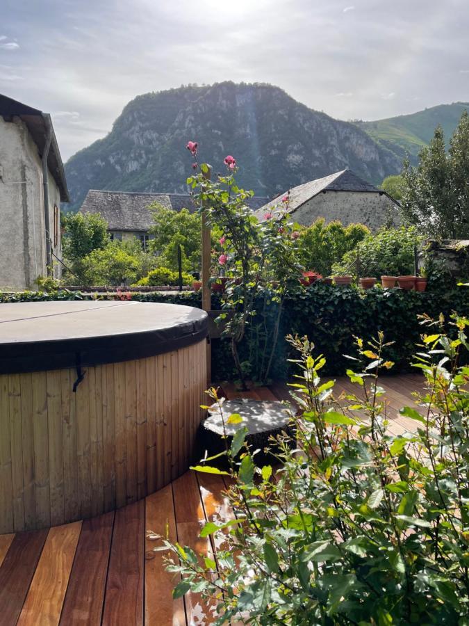 Le Monrepos Avec Jacuzzi Nordique Apartamento Bielle Exterior foto